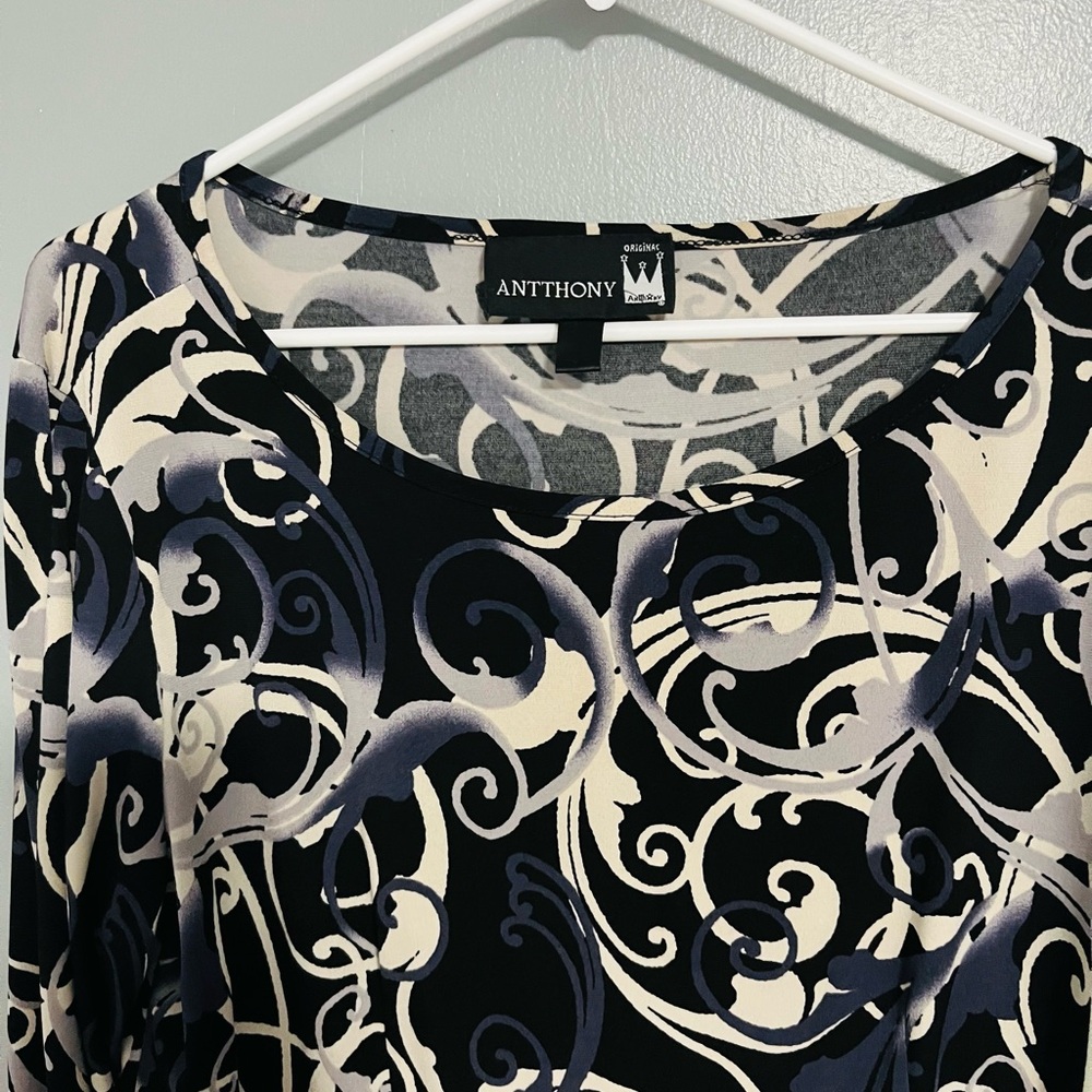 Antthony Women's Elegant Black and White Patterned Blouse